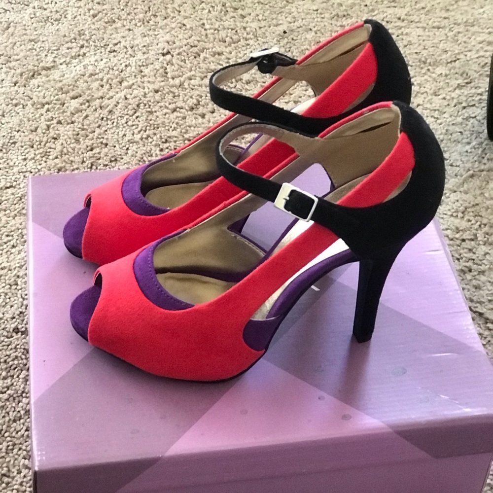Heels - Picture 2 of 3